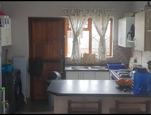 3 BEDROOM HOUSE FOR SALE IN ADMIRALS PARK